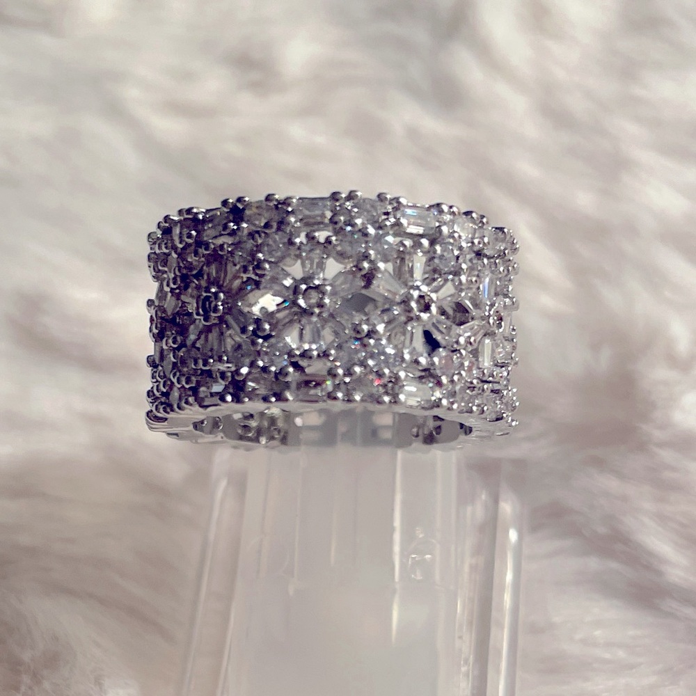Elegant 925 Sterling Silver Plated CZ crystal Bagettes size 7 New Gorgeous